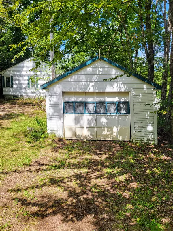 Lyman, ME 04002,135 Shore RD