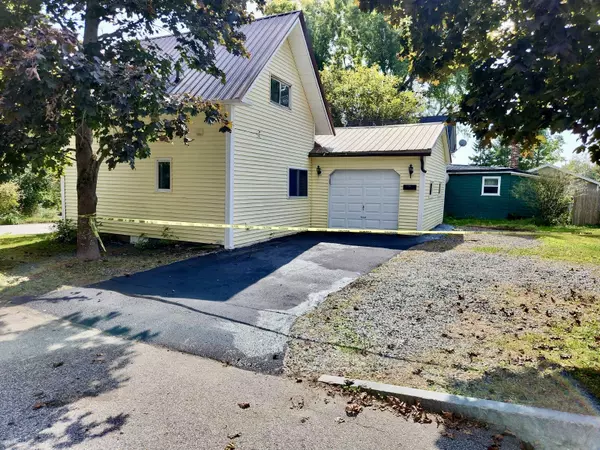 64 Towle ST, Auburn, ME 04210