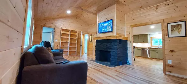 Readfield, ME 04355,195 Stanley RD