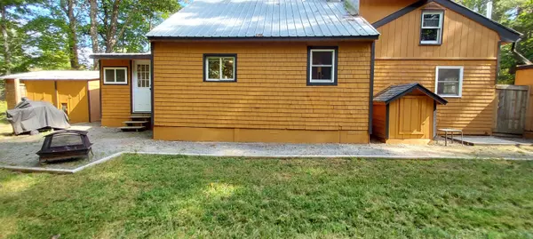 Readfield, ME 04355,195 Stanley RD