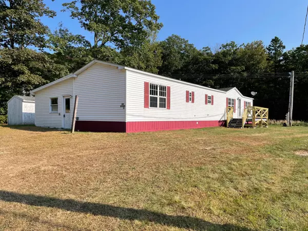 15 Cory LN, Belfast, ME 04915