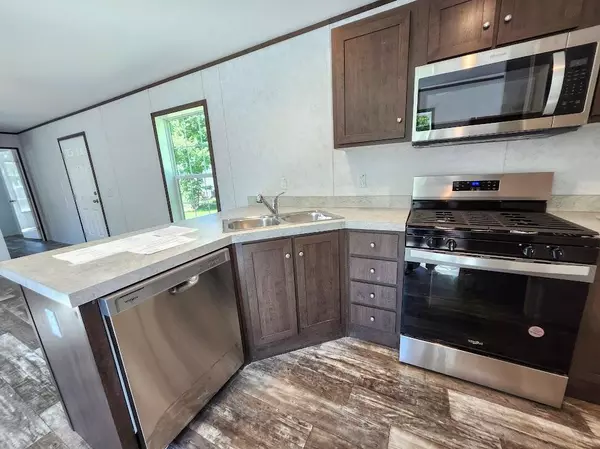 Kenduskeag, ME 04450,33 Maple LN