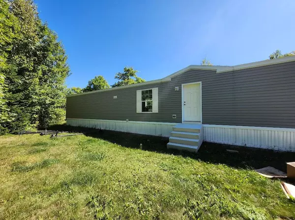 33 Maple LN, Kenduskeag, ME 04450