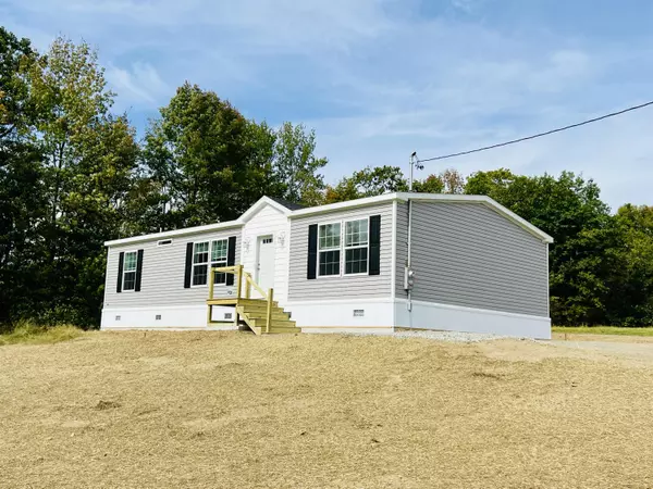 26 Smith LN,  Levant,  ME 04456