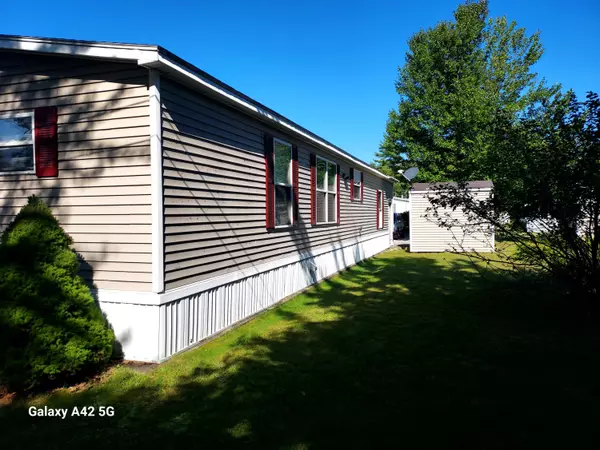 Norway, ME 04268,1 Ivy DR