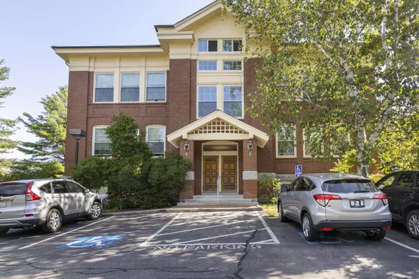 245 Broadway #402, South Portland, ME 04106