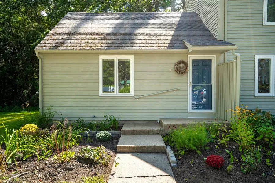 18 High Bluff DR #18, Kennebunk, ME 04043