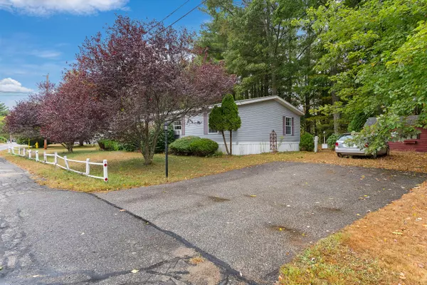 21 Cedar DR, Kittery, ME 03904