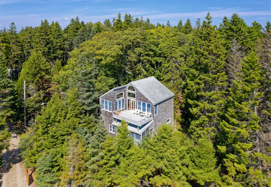 16 Ocean View PL, Boothbay, ME 04544