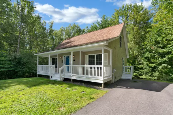 South Berwick, ME 03908,17 Heritage DR