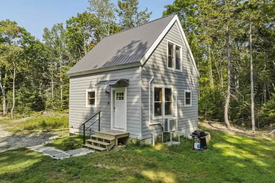 52 Old Stonewall RD, Boothbay Harbor, ME 04538