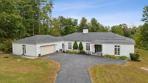 35 Maple Hill LN,  Auburn,  ME 04210