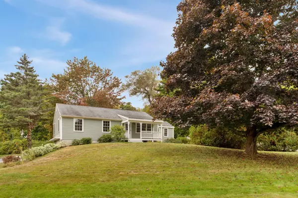 8 Countryfield CIR, Kennebunk, ME 04043