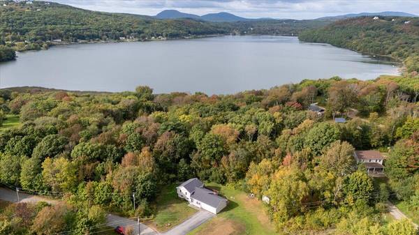 22 Pheasant DR, Rockland, ME 04841