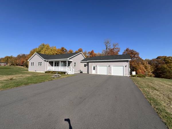 31 Ridge View RD, Dover-foxcroft, ME 04426