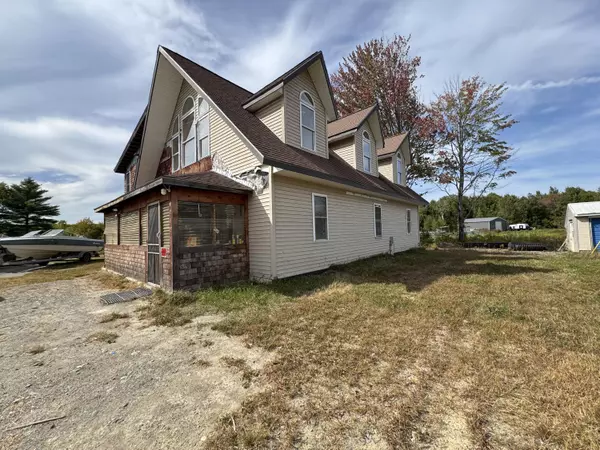 1804 Main RD, Greenbush, ME 04418