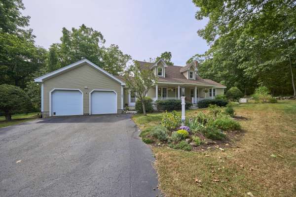 8 Wellington DR, Rockport, ME 04856