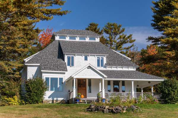 26 Old Searsport AVE, Belfast, ME 04915