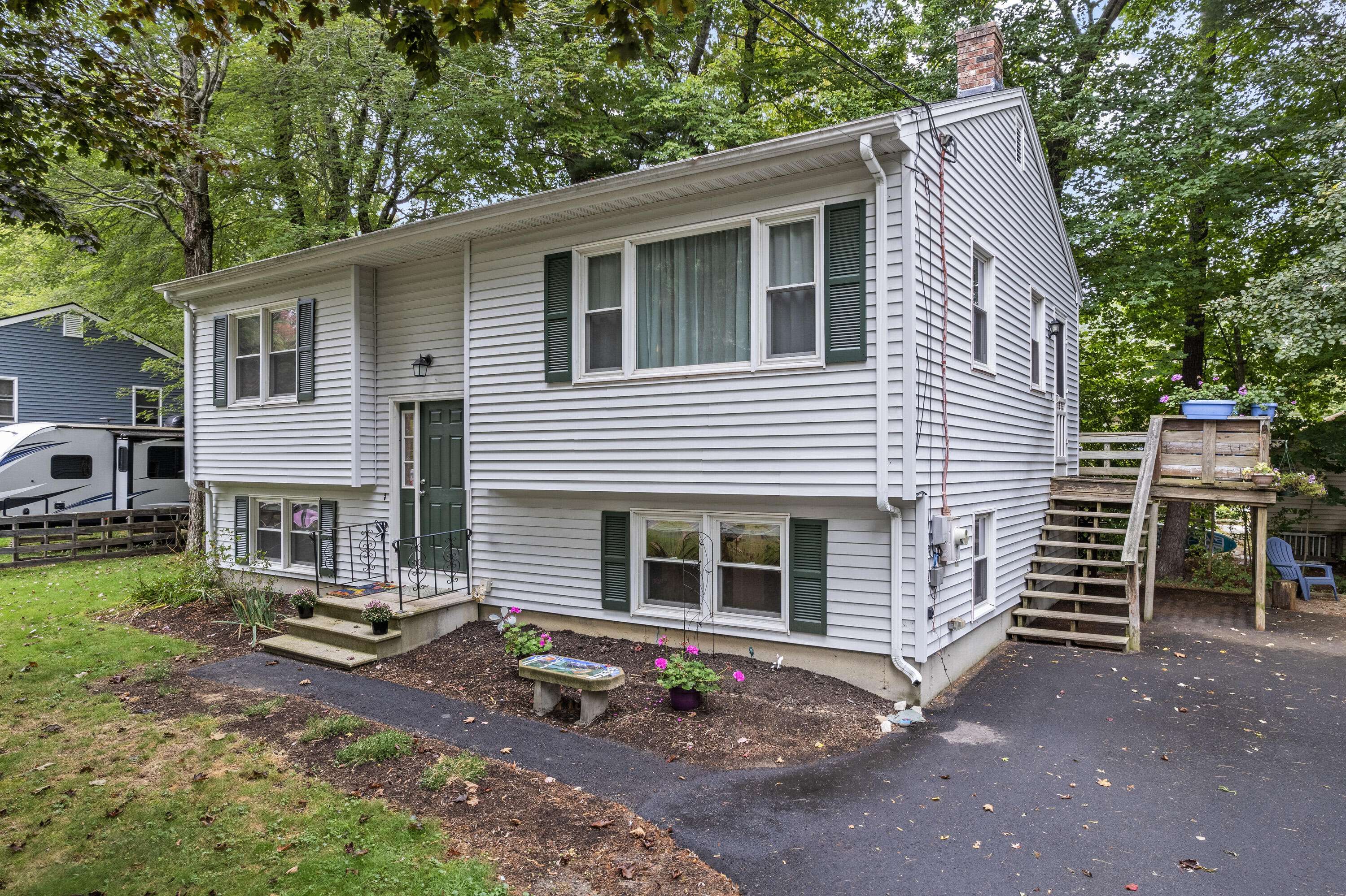 5 Carolyn ST, Topsham, ME 04086