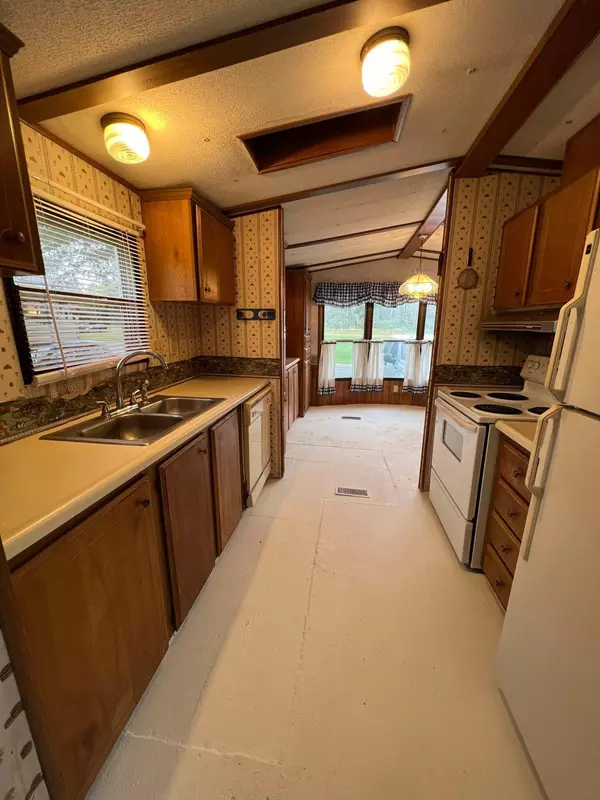 Presque Isle, ME 04769,26 Pine Village ST