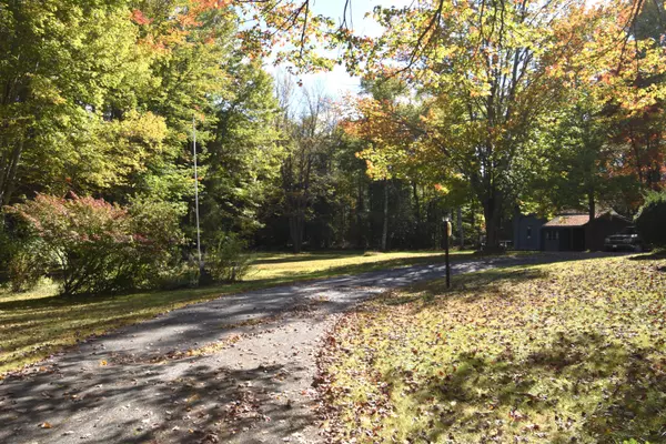 Saint Albans, ME 04971,87 Mountain RD