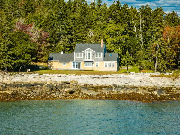 73 Patricia LN, Saint George, ME 04859