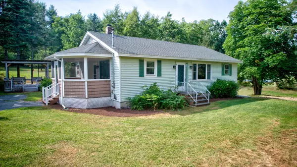 28 Crogan RD, Hermon, ME 04401