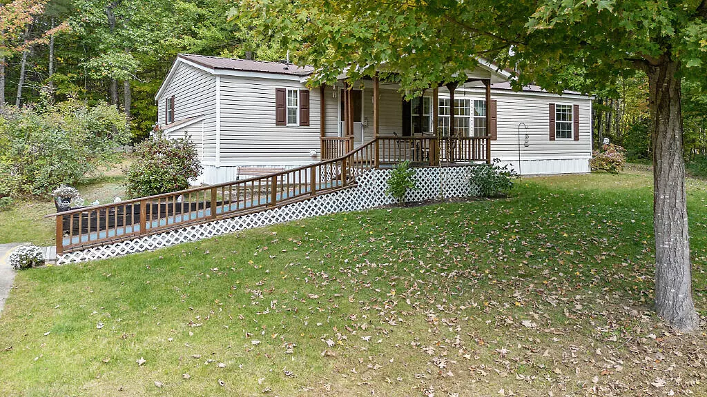 35 Jacks LN, Chelsea, ME 04330