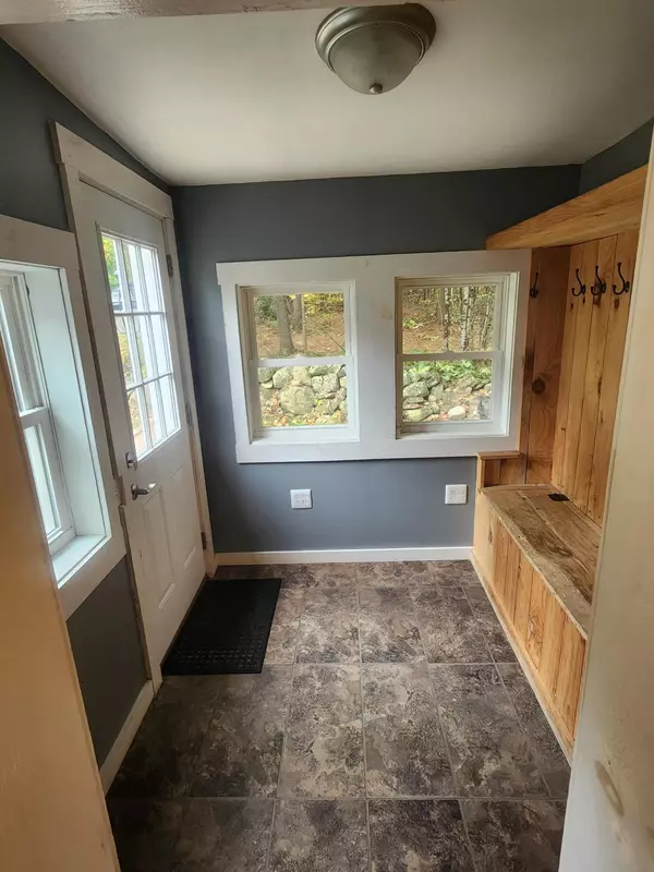 Leeds, ME 04263,44 Country View DR