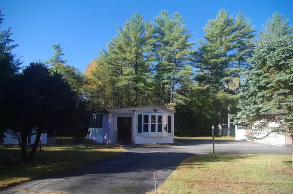 Standish, ME 04084,99 Saco RD