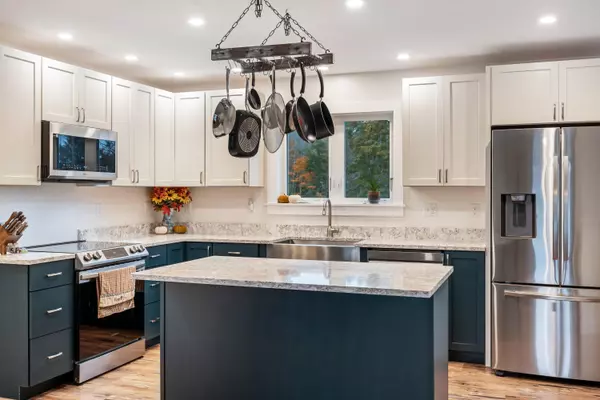 Waldoboro, ME 04572,532 Reef RD