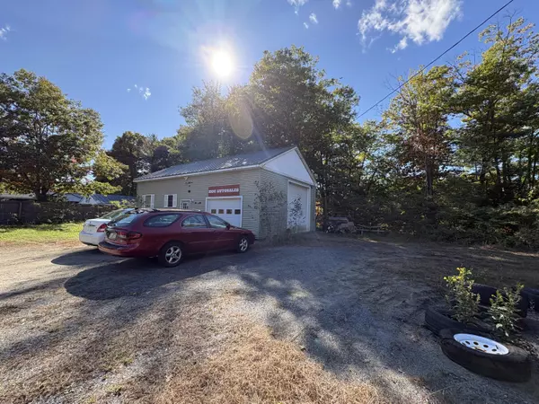 991 Augusta RD, Belgrade, ME 04917