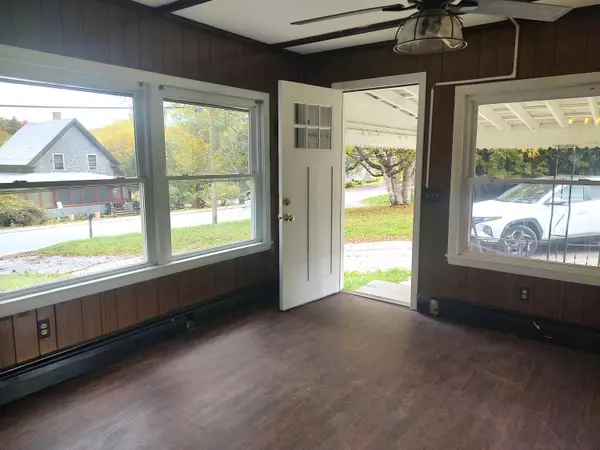 Oakland, ME 04963,37 E East School ST