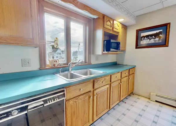 Vinalhaven, ME 04863,33 Carver ST