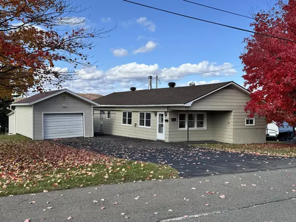 Madawaska, ME 04756,207 Mountain View AVE