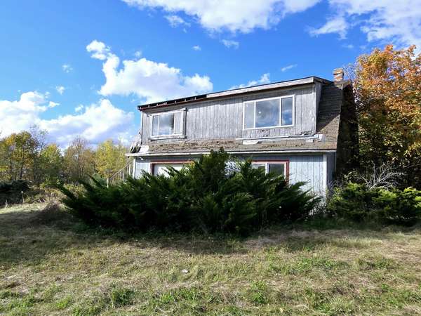 48 Moulton Hill LN, Thorndike, ME 04986