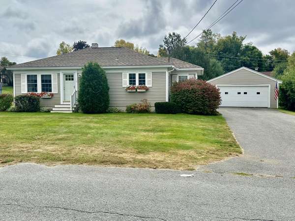 5 Belanger ST, Winslow, ME 04901