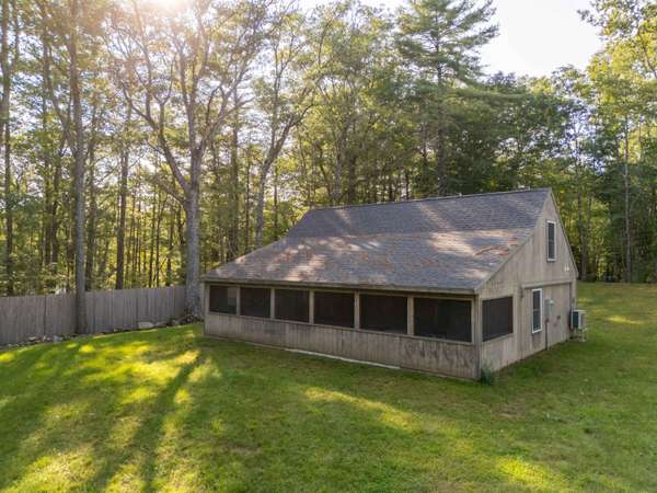 320 Hinks RD, Jefferson, ME 04348