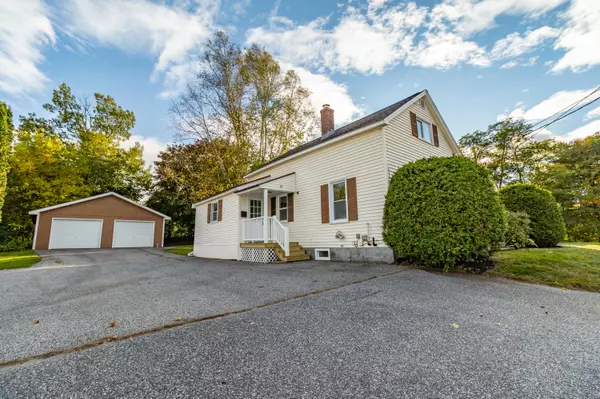 34 Flanders ST, Auburn, ME 04210