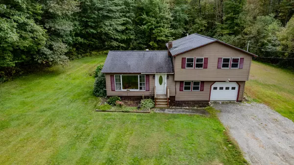 45 Canaan RD,  Clinton,  ME 04927