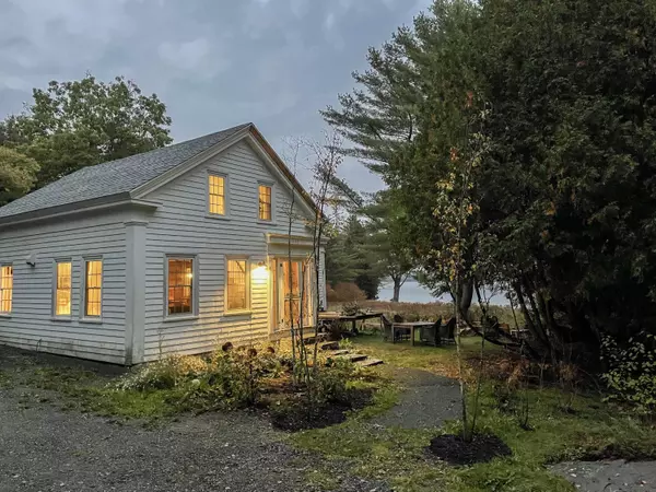 13 Whale Rock LN, Hancock, ME 04640