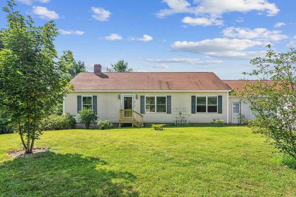 6 Cousins LN, Farmingdale, ME 04344