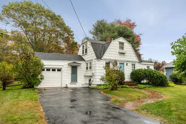 1174 Sawyer RD,  Cape Elizabeth,  ME 04107