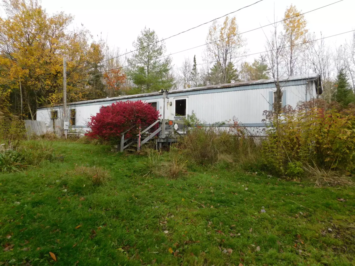 Oakland, ME 04963,209 Middle RD