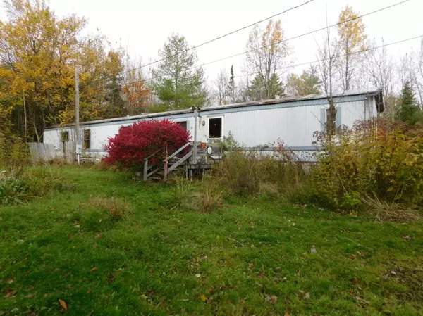 209 Middle RD, Oakland, ME 04963