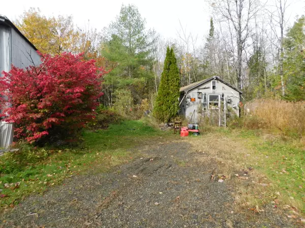 Oakland, ME 04963,209 Middle RD