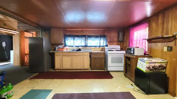 Osborn, ME 04605,25 Moosehill RD