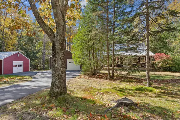 Freeport, ME 04032,71 Desert RD