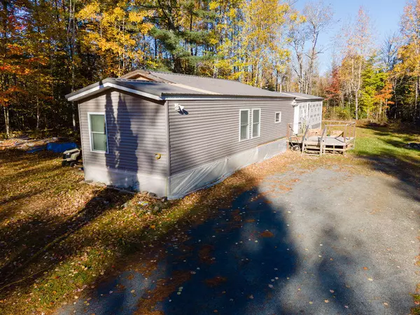20 Spruce LN, Glenburn, ME 04401
