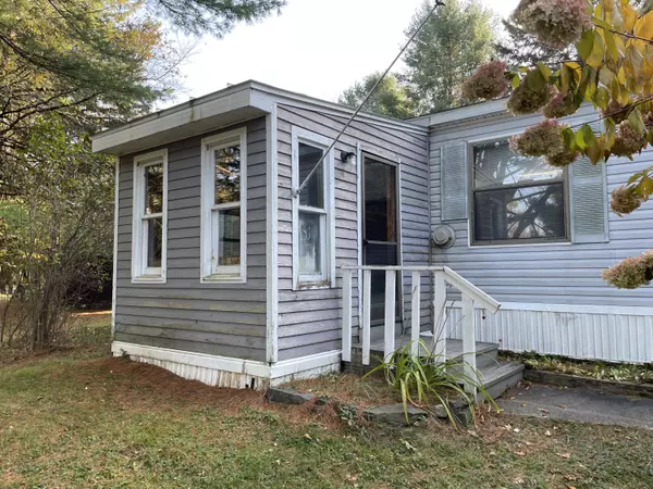 Athens, ME 04912,30 Brighton RD